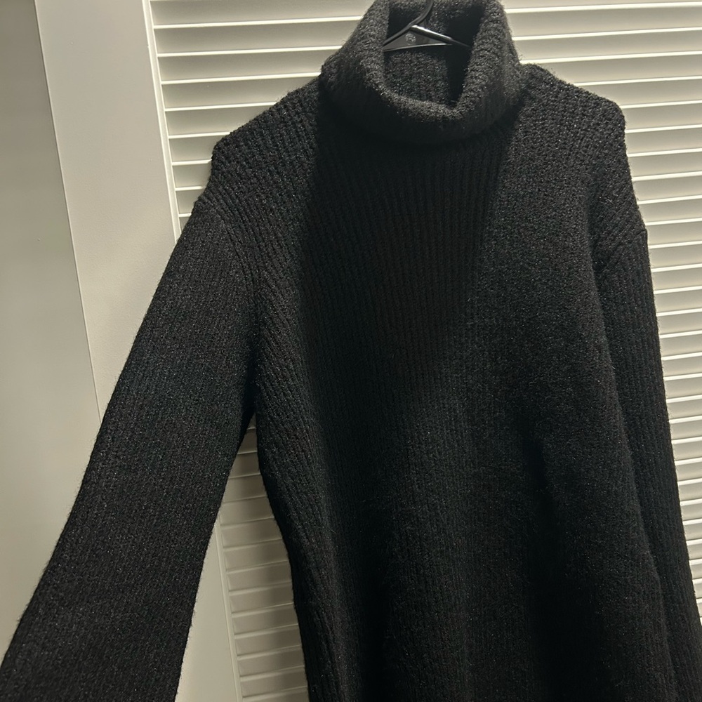 Steve Madden Elegant Black Turtleneck Sweater - Picture 4 of 9